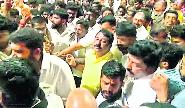 రాజుకున్న‘దీపం’ చిచ్చు