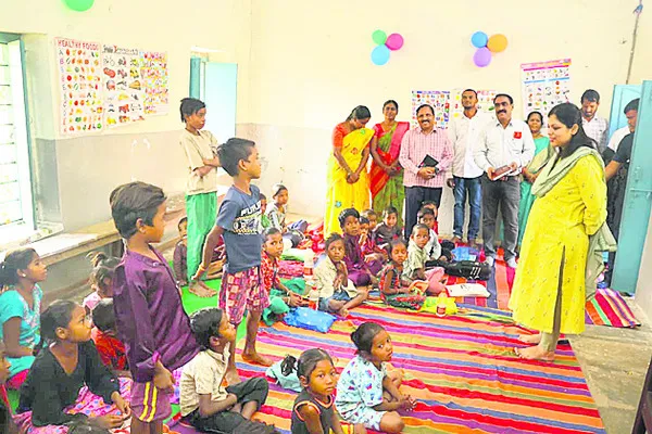 వలస పిల్లలకు వెలుగుదారి