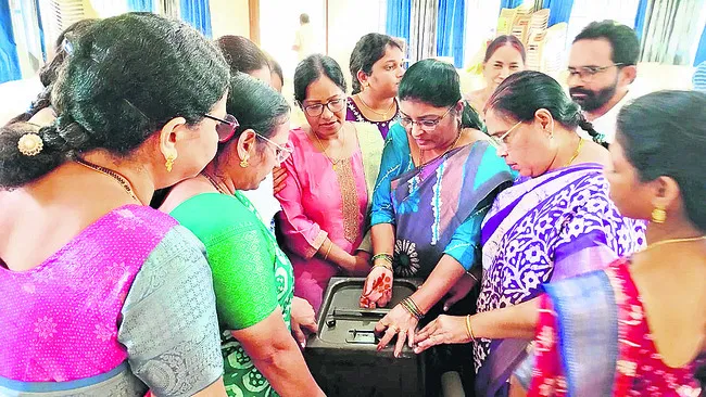 ఇసుక రీచ్‌లకు అనుమతి
