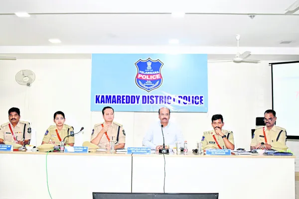 ప్రజల భద్రతే పోలీసుల ప్రధాన లక్ష్యం