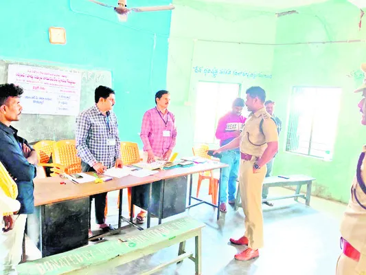 పోలింగ్‌ సిబ్బంది అప్రమత్తంగా ఉండాలి