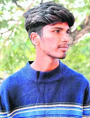 ట్రాక్టర్‌లోని వరిగడ్డి దగ్ధం
