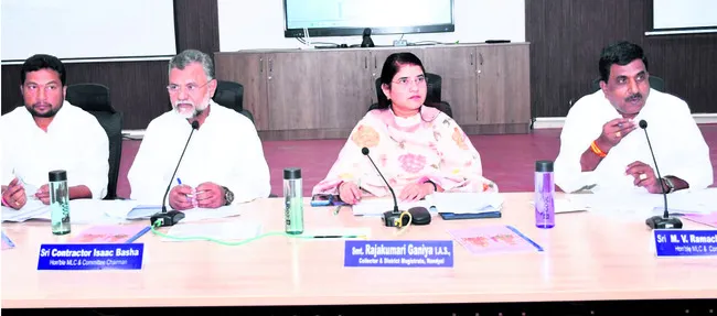 ప్రభుత్వ హామీల అమలులో వేగం పెంచండి