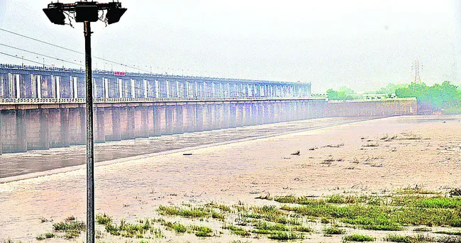 ఉధృతంగా వాగులు 
