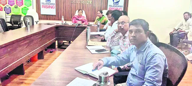 ఎన్నికల సిబ్బందికి పోస్టల్‌ బ్యాలెట్‌ ఓటింగ్‌ 