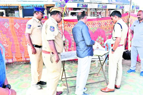 ఇందల్వాయి చెక్‌పోస్టు తనిఖీ 
