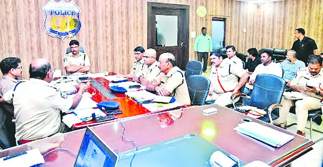 గంజాయి ఆనవాళ్లు లేకుండా చేయాలి 