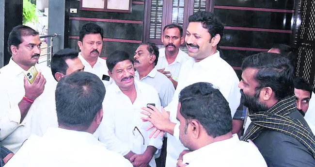 రాష్ట్రంలో ఉద్యమంలా కోటి సంతకాల సేకరణ 