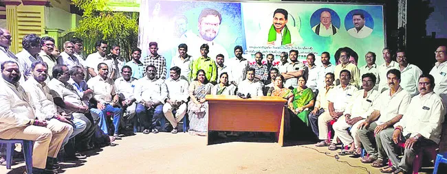 మంత్రి సుభాష్‌ వైఫల్యంతో అష్టకష్టాలు