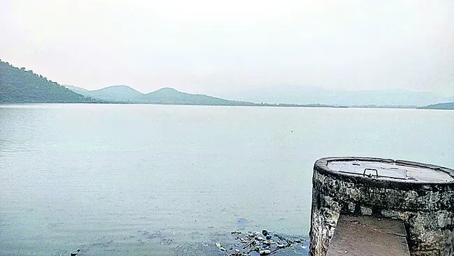 పోలి చెరువులోకి  భారీగా వరద నీరు 