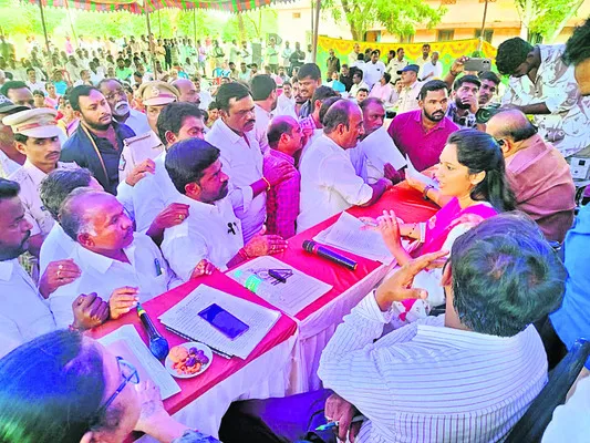 నీటి సరఫరాలో  నిర్లక్ష్యం వీడండి 