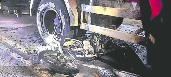 త్రుటిలో తప్పిన పెను ప్రమాదం 