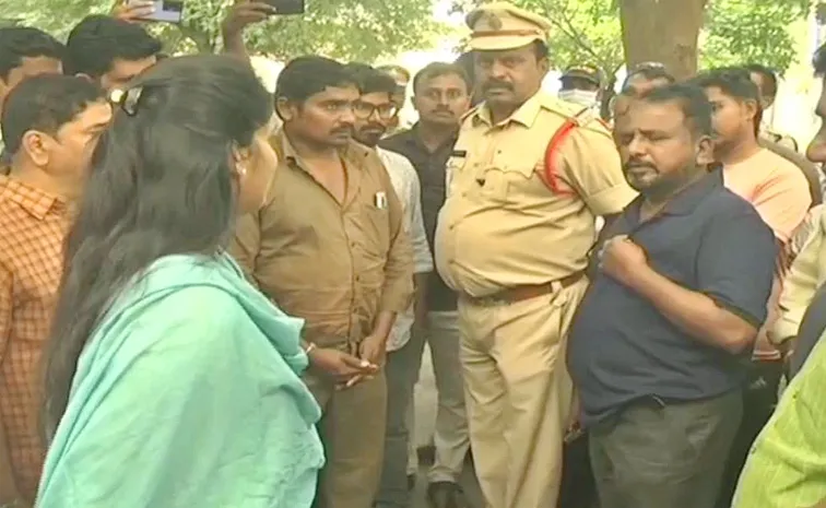 Anantapur Police Over With Sake Sailajanath At GGH