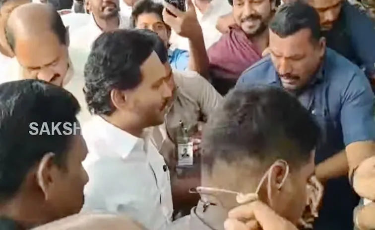 Vijayawada Bhavanipuram Victims Meet YS Jagan