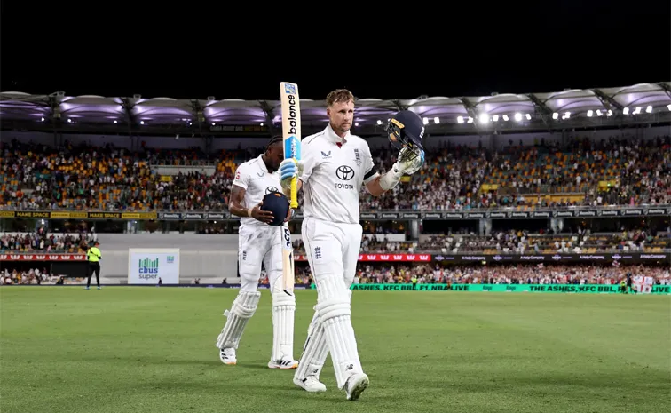 Root Remains 138 Not Out, England 1st Innings ends at 334