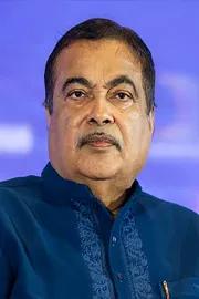 Union Minister Nitin Gadkari showcased India first flex fuel car know details