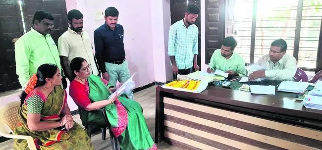 పారదర్శకంగా నామినేషన్ల ప్రక్రియ 