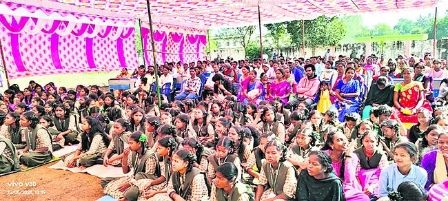 రాజకీయ పడగ