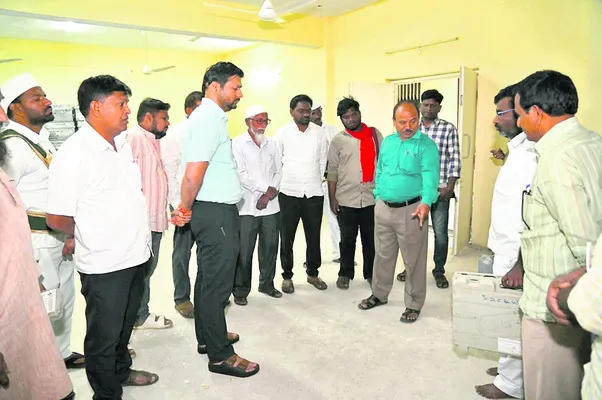 ఈవీఎంల గోదాం వద్ద పటిష్ట బందోబస్తు