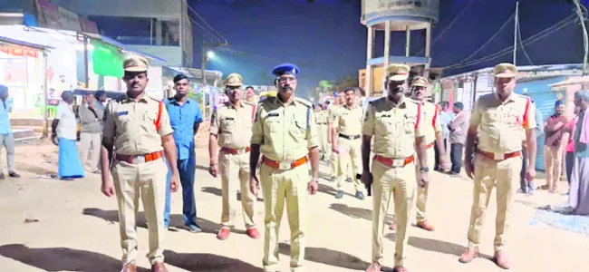 నెన్నెలలో పోలీసుల కవాతు