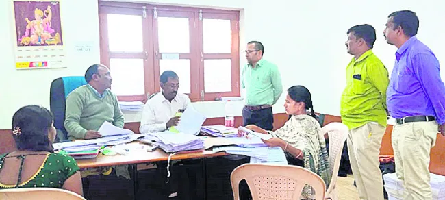 ఎన్నికల నిబంధనలు పాటించాలి