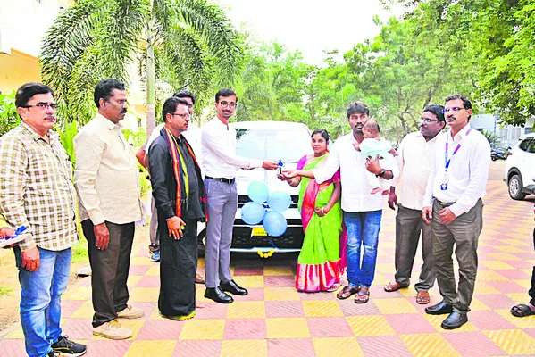 ప్రభుత్వ పథకాలను అందిపుచ్చుకోవాలి 