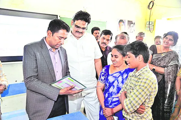 తల్లిదండ్రులు ప్రత్యేక శ్రద్ధ వహించాలి 