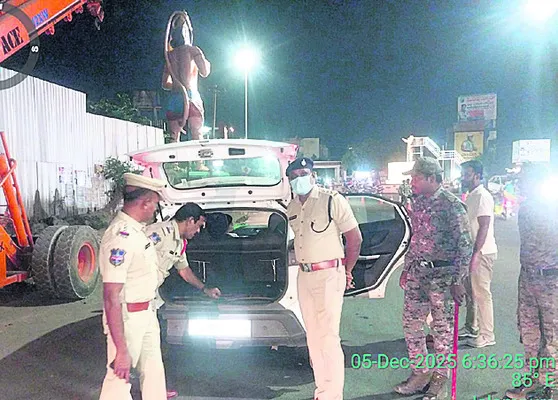 పోలీసుల ఆకస్మిక తనిఖీలు 