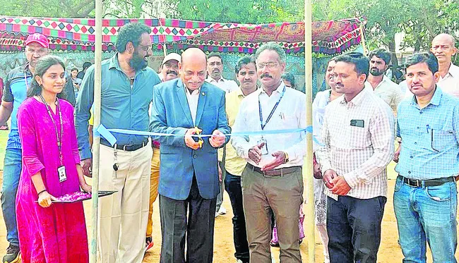 క్రీడా పోటీల్లో  ప్రతిభ కనబరచాలి