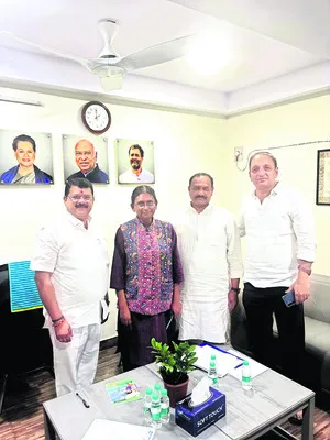 బుజ్జగింపుల పర్వం 