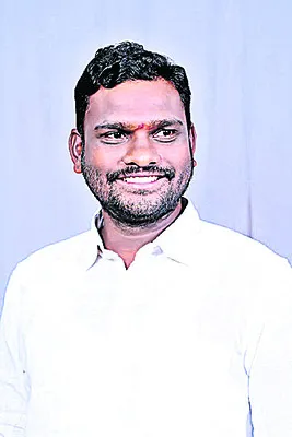 ప్రజాప్రతినిధులనుఆహ్వానించకపోవడం దారుణం 