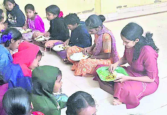 భోజనంలో నాణ్యత లోపిస్తే చర్యలు