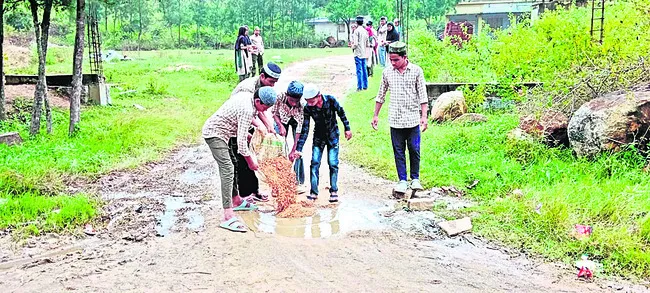 విద్యార్థులతో పనులు