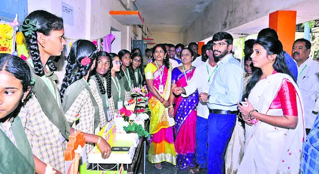 విద్యార్థులను తీర్చిదిద్దాలి 