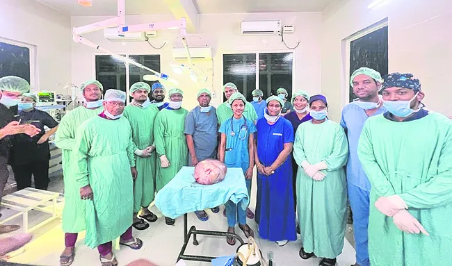 ప్రభుత్వ ఆస్పత్రిలో అరుదైన శస్త్ర చికిత్స 