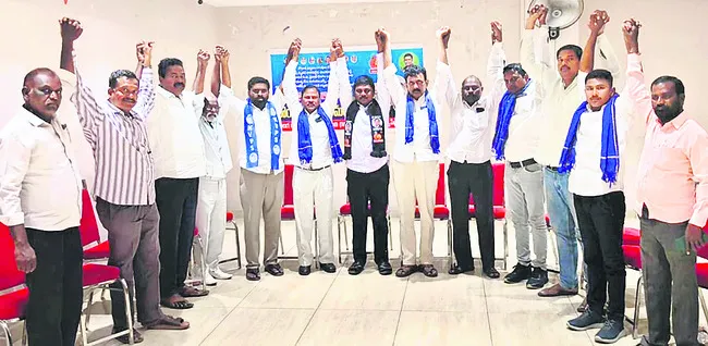 కర్ల రాజేష్‌ కుటుంబానికి న్యాయం చేయాలి