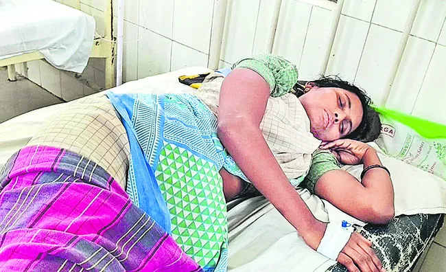 అంగన్‌వాడీ కార్యకర్త ఆత్మహత్యాయత్నం 