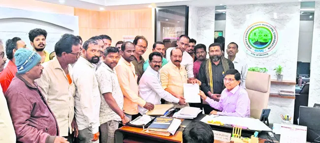 22 నుంచి అవుట్‌సోర్సింగ్‌ కార్మికుల సమ్మె బాట