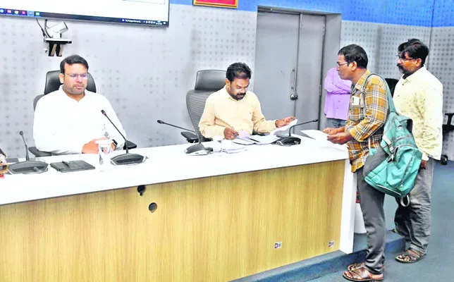 అనధికార నిర్మాణాలు తొలగించండి