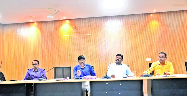 పారదర్శకంగా పోస్టల్‌ బ్యాలెట్‌ పోలింగ్‌ 