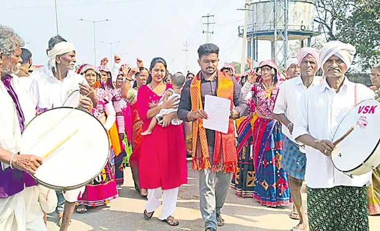 సర్పంచ్‌ బరిలో సాఫ్ట్‌వేర్ కంపెనీ యజమాని