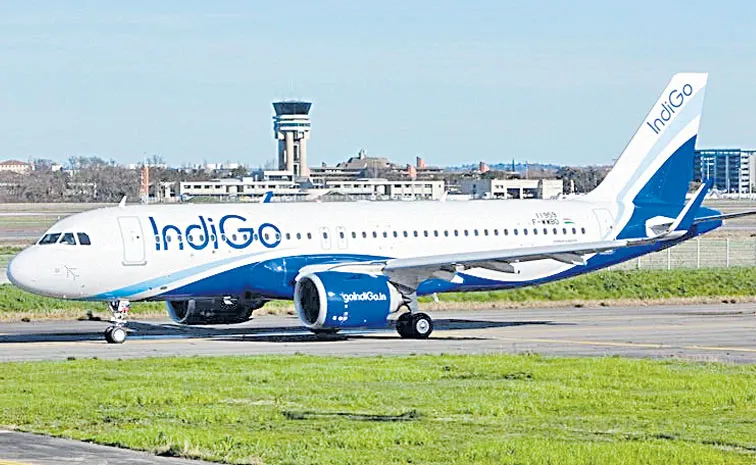 చుక్కల్లో ఫ్లైట్‌ చార్జీలు