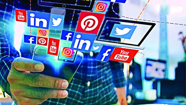 సీఎం, విపక్షనేత ‘సోషల్‌ వార్‌’