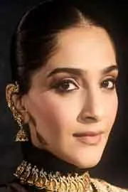 Sonam Kapoor Flaunts Baby Bump, Stuns in Black Saree10