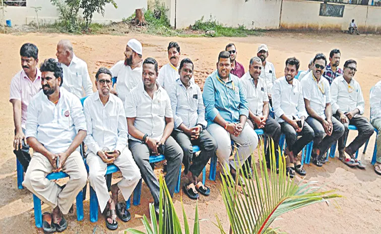 టీడీపీ సభల్లా పేరెంట్‌–టీచర్స్‌ సమావేశాలు