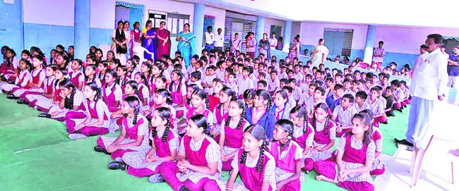 చదవాలి.. రాయాలి.. రాణించాలి 