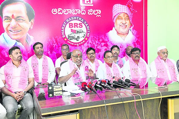 ‘సీఎంను ఎందుకు పొగుడుతున్నవ్‌’