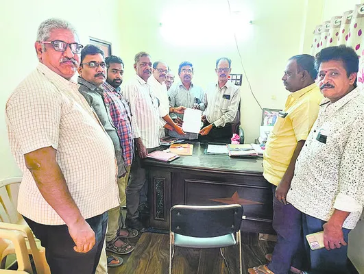 సహకార ఉద్యోగుల ఉద్యమ బాట 