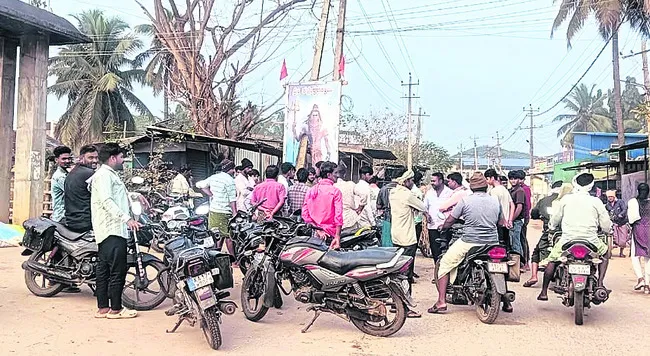 దేవుని ఫ్లెక్సీకి నిప్పు