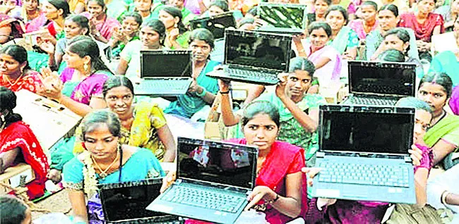 10లక్షల మందికి ల్యాప్‌టాప్‌లు 